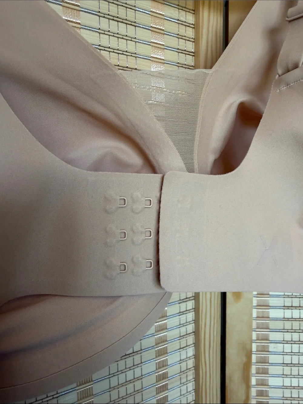 knix shadow mesh tshirt bra in beige, seamless wireless bra - Picture 14 of 17